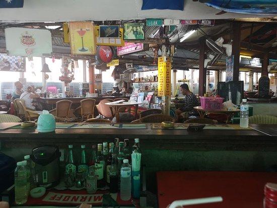 Dolphin 4 Bars & Restaurant